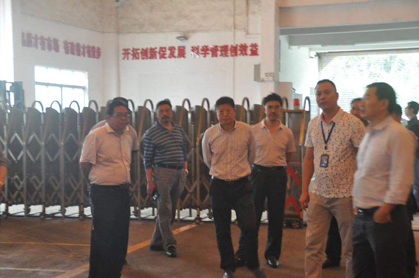 四川省樂(lè)山峨邊縣領(lǐng)導(dǎo)一行蒞臨萬(wàn)達(dá)業(yè)參觀(guān)指導(dǎo)